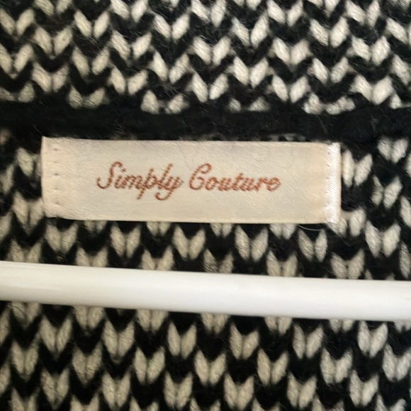 Black & white statement Sweater coat - Picture 2 of 13